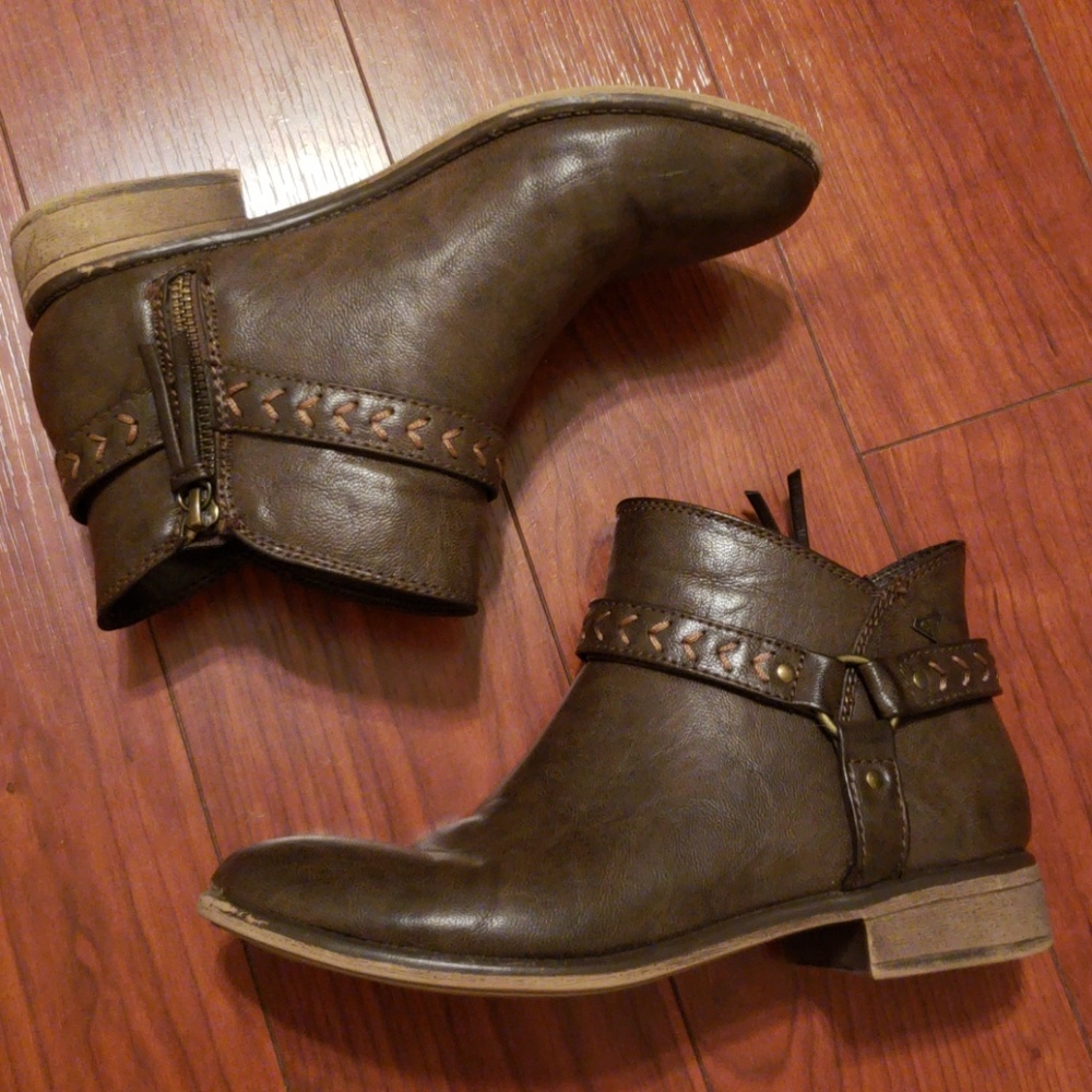 Roxy ankle boots